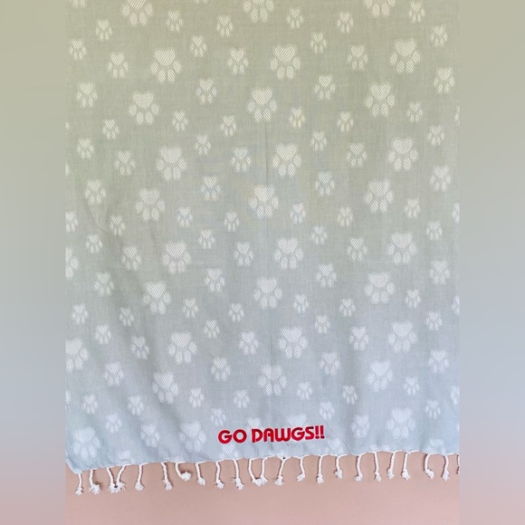 Paw Picnic Blanket Bulldogs 2 Embroideries Per Each - Picture 8 of 11